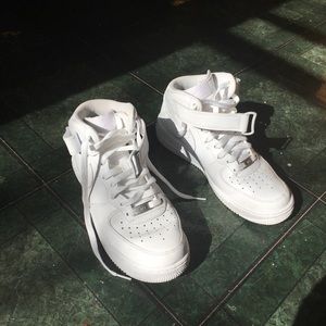 Air Force 1 Mid 07 Shoes